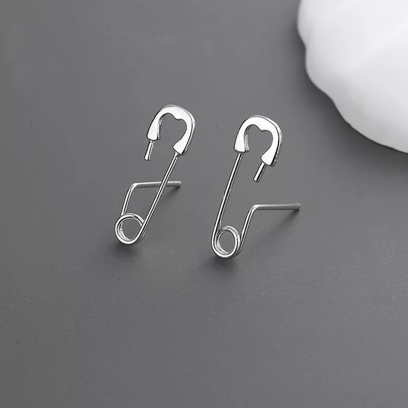 Jewelry - New 925 Sterling Silver Heart Safety Pin Stud Earrings set